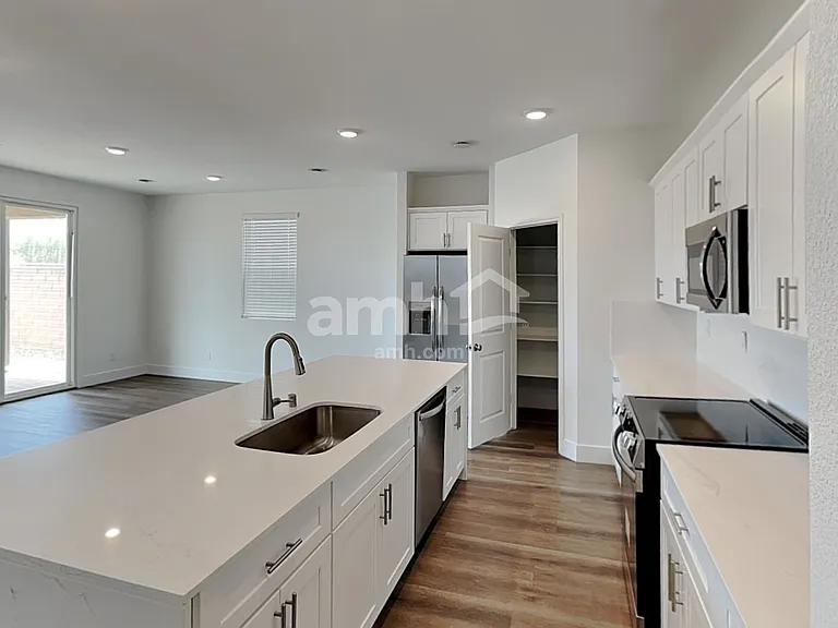 11122 Magallanes St — Photo 3