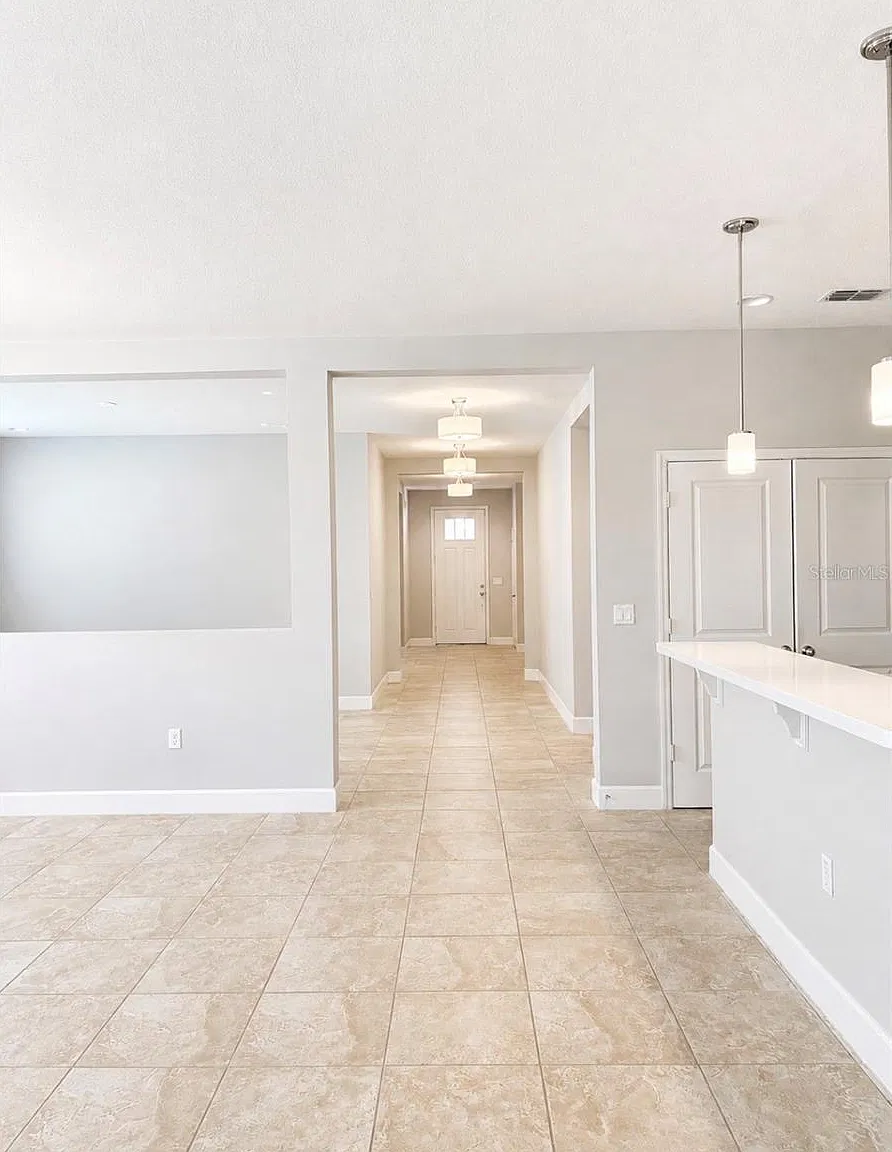 3 bed, 2272 sqft, $3,100 — Photo 2