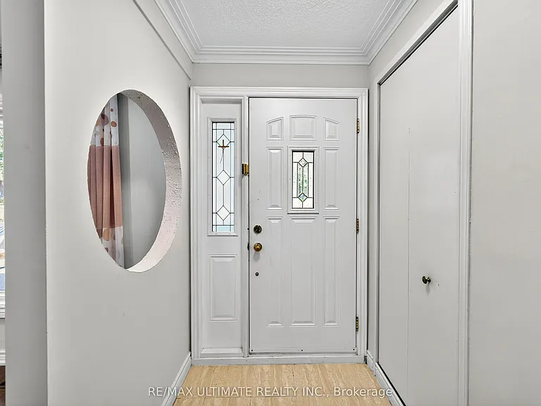 50 Charlemont Cres — Photo 2