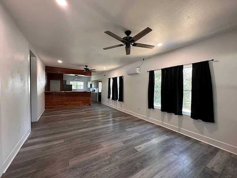 707 Avenue G — Photo 2