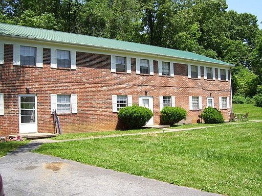 1st image of 206 Pinecrest Dr APT 2