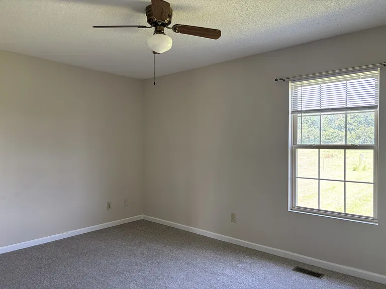 136 Hunt Hollow Dr — Photo 11