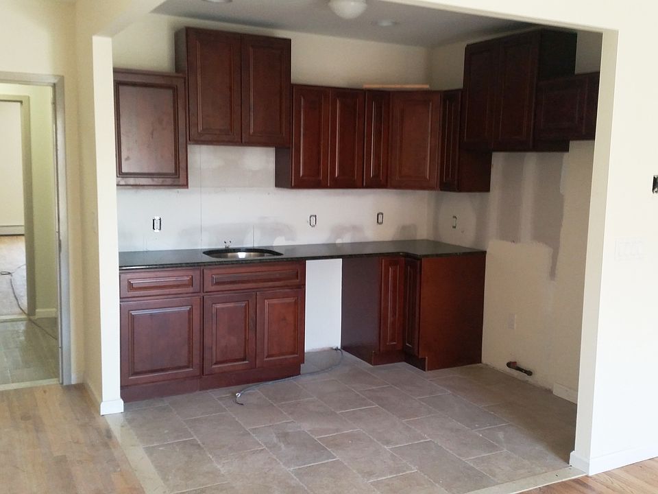 2nd image of 2565 W 17th St
