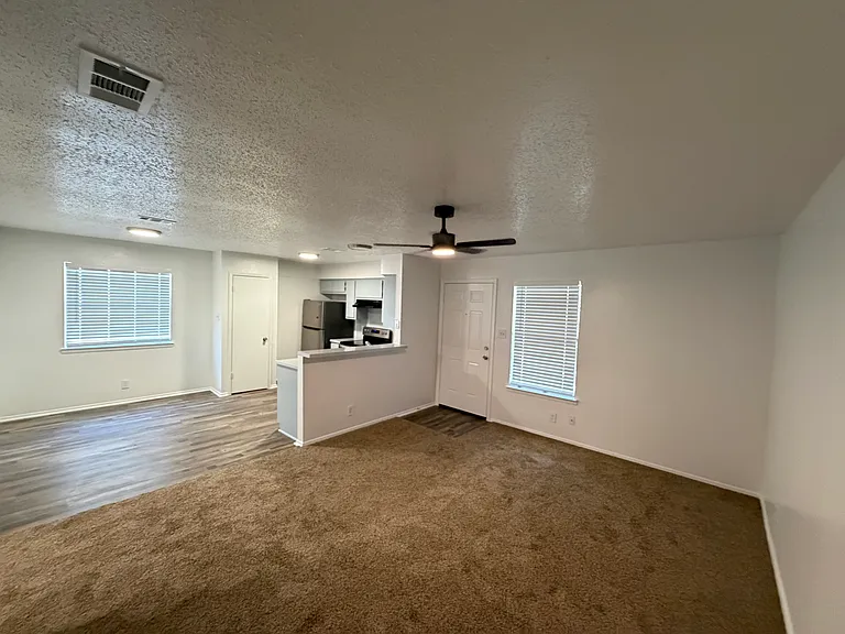5305 Saint Georges Grn #D — Photo 2