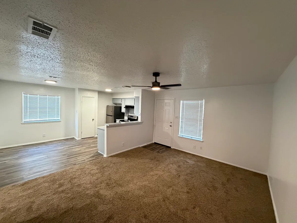 Building Photo - 5305 Saint Georges Grn #D