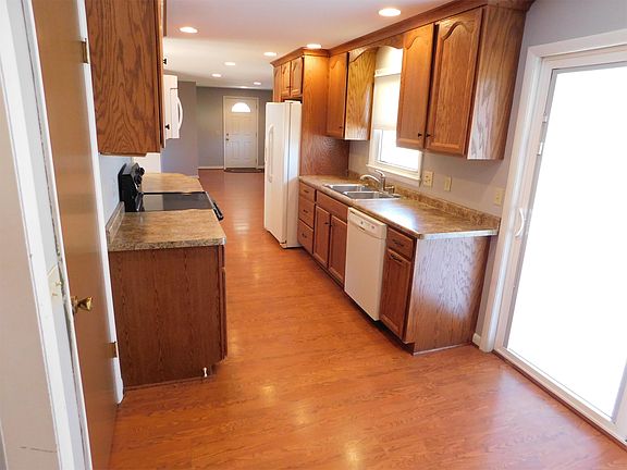 5th image of 6 Hillcrest Dr