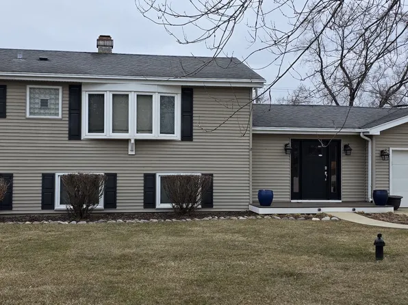 23W436 Burdette Ave, Carol Stream, IL 60188