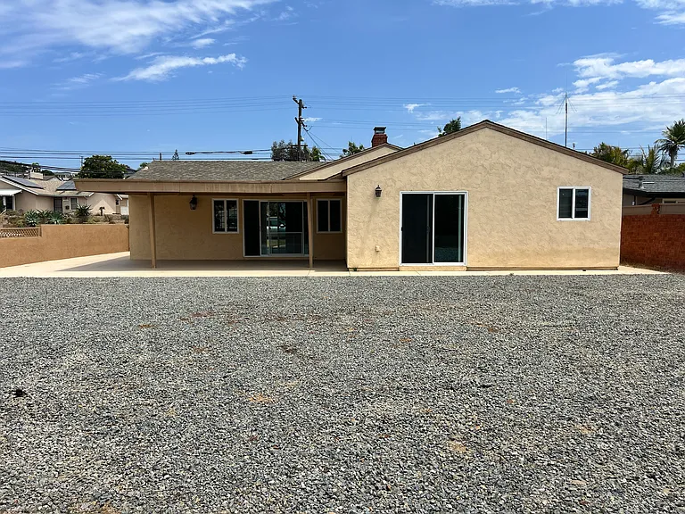 2586 Grandview St — Photo 33
