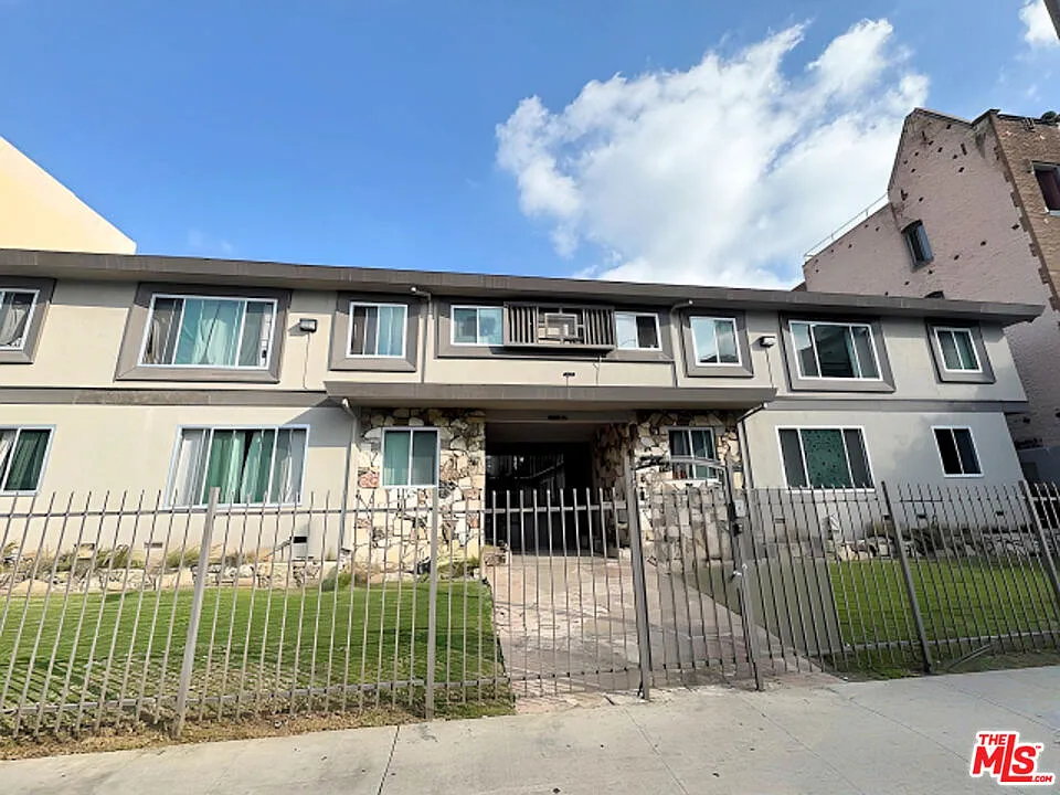 228 S Mariposa Ave #2