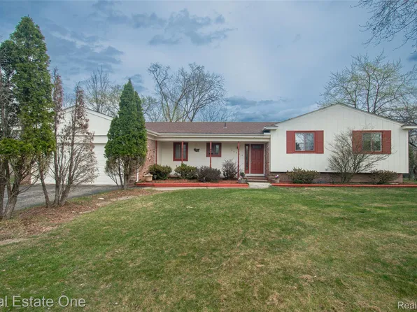24690 Lakeland St, Farmington Hills, MI 48336