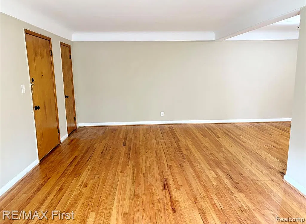 2 bed, 1.0 bath, 900 sqft, $1,350 — Photo 2
