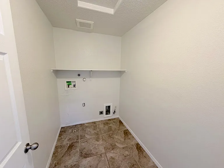 8323 Groundsel Rd NW — Photo 27