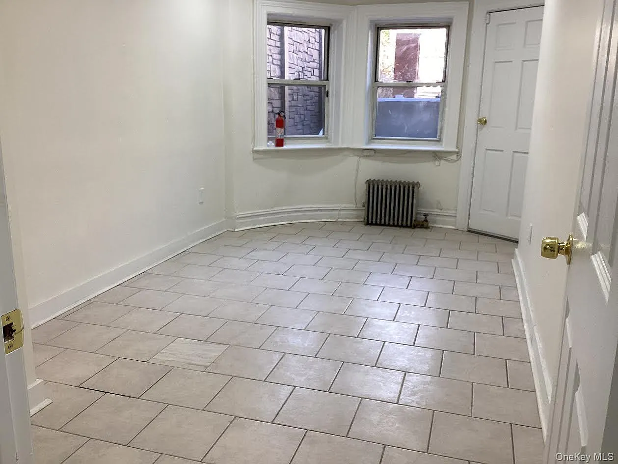 4 bed, 1.5 bath, 1152 sqft, $4,200 — Photo 2