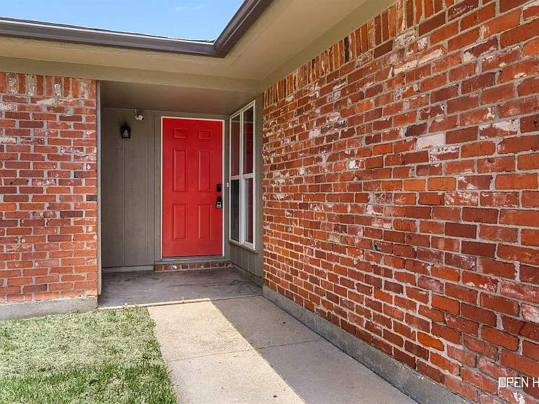 4916 Big Bend Dr — Photo 2