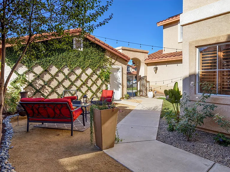 1668 Paseo Maravilla — Photo 4