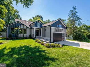 2933 Fairmont St, Falls Church, VA 22042