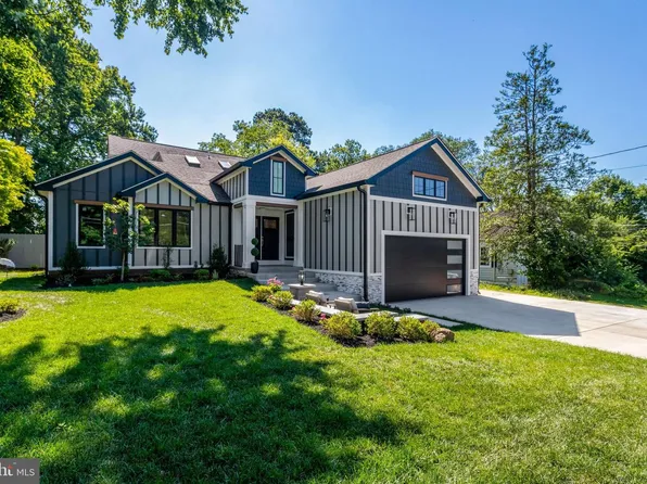 2933 Fairmont St, Falls Church, VA 22042