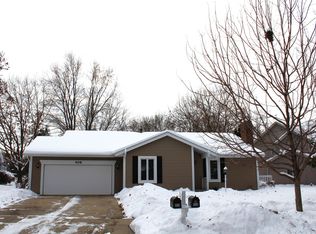 908 Glenmore Ln, Elgin, IL 60124