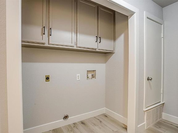 5th image of 10311 Lone Pine Ln