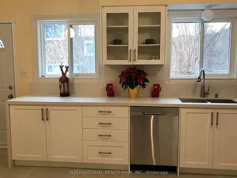 11 Misthollow Sq #UPPER — Photo 3