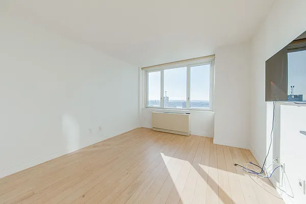 Rented by Lin Pan Realty Group LLC | media 17