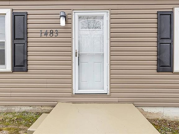 3rd image of 1483 Veterans Dr