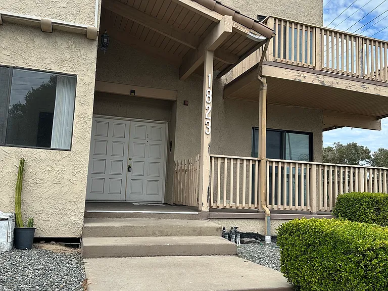 1823 Armour Ln #1 — Photo 7