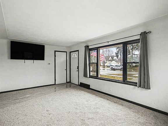 5th image of 2892 Roosevelt Rd