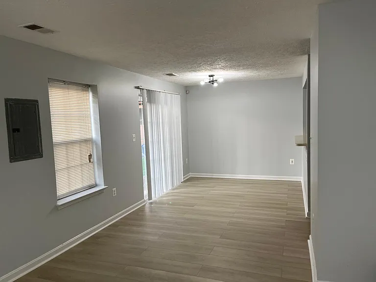 7981 Calvary Ct — Photo 4