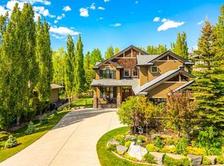 10 S Spring Valley Pl SW, Calgary, AB T3H4V1