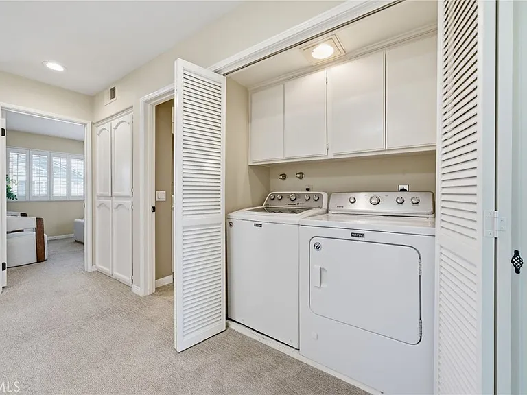 19281 Meadowood Cir — Photo 33