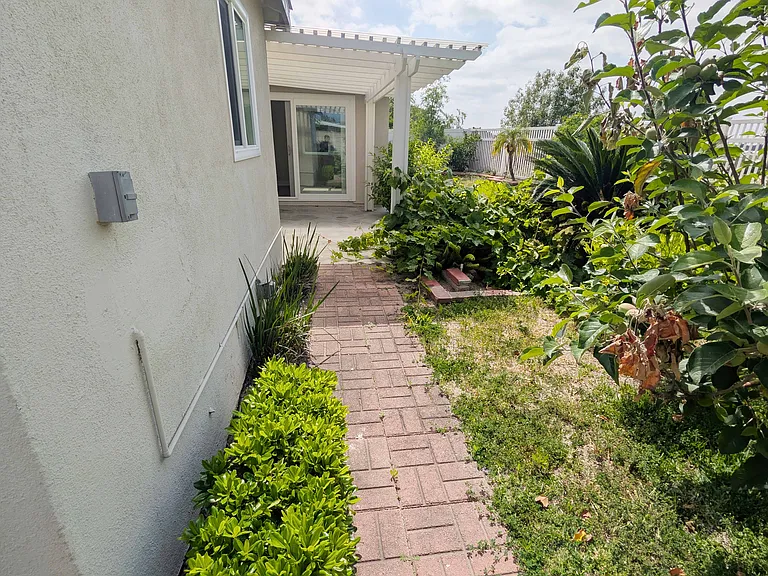 20239 Damietta Dr — Photo 31