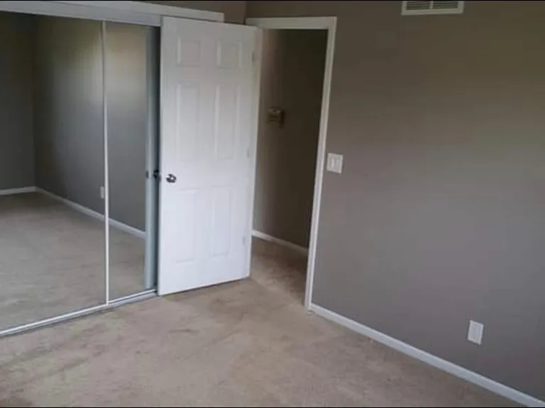 213 E Washington St — Photo 11
