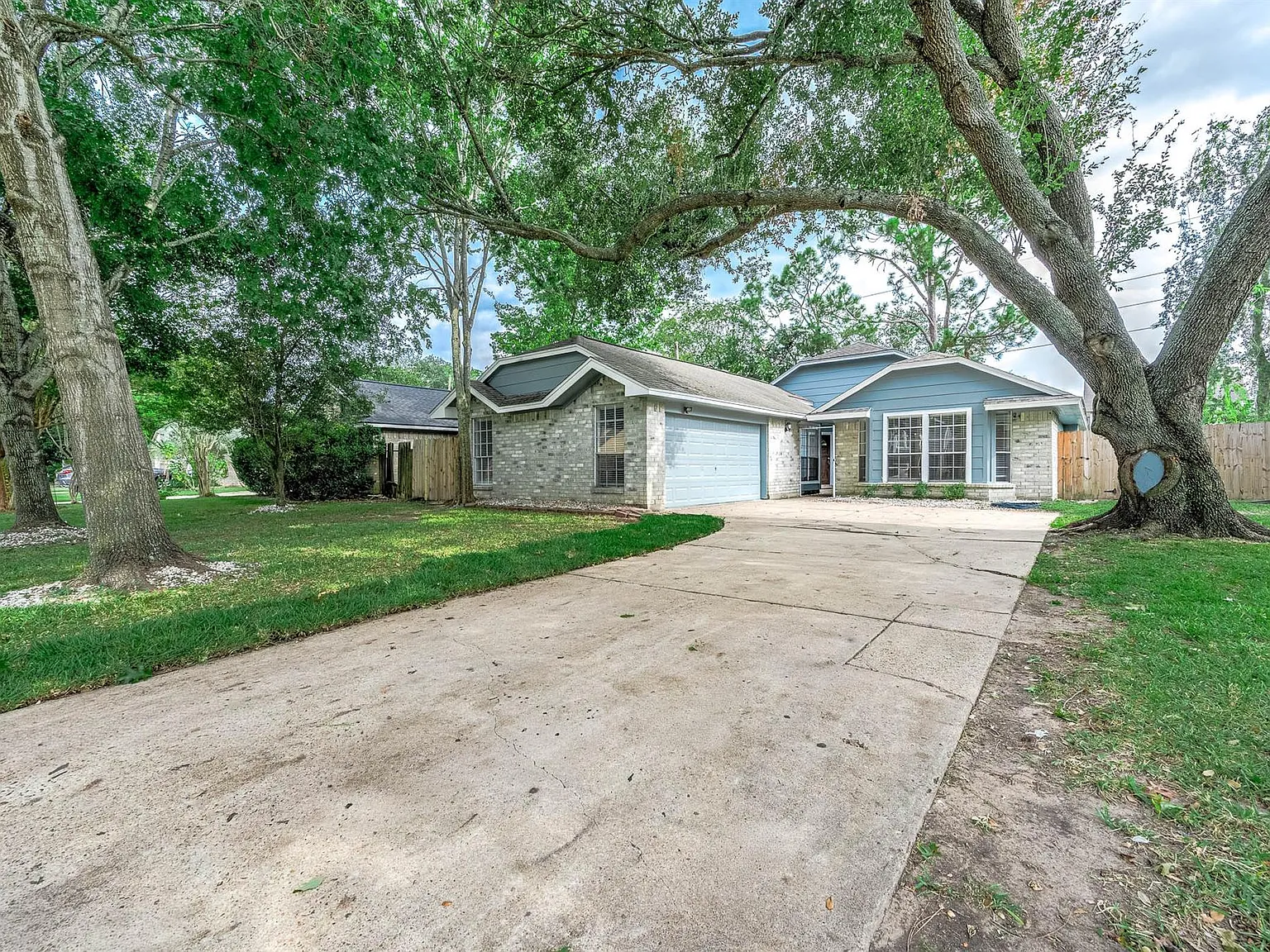 3 bed, 2.0 bath, 1691 sqft, $1,850 — Photo 2
