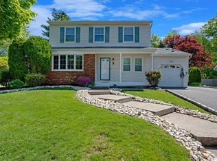 8 Farrington St, Edison, NJ 08820