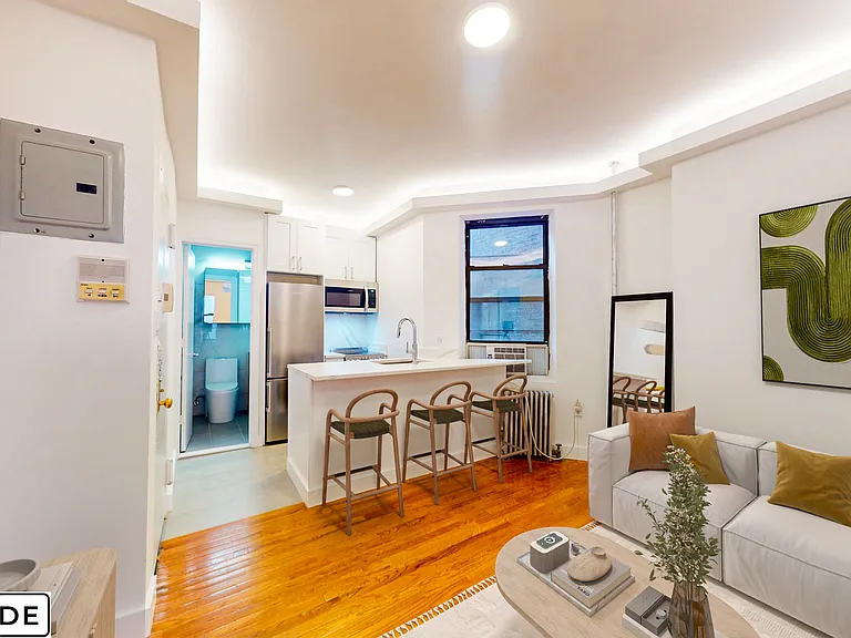 342 E 62nd St #8 — Photo 2