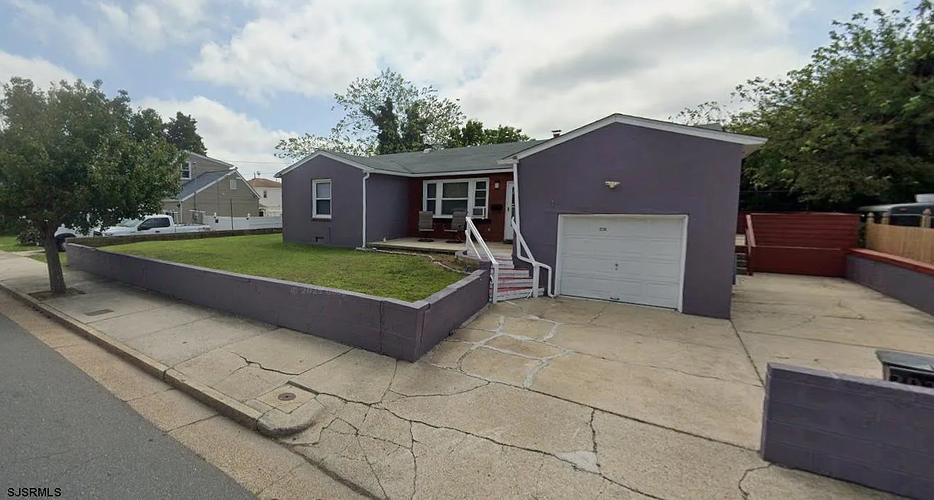 3 bed, 1.5 bath, $2,450 — Photo 1