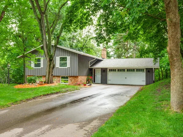 15841 N Hillcrest Ct, Eden Prairie, MN 55346