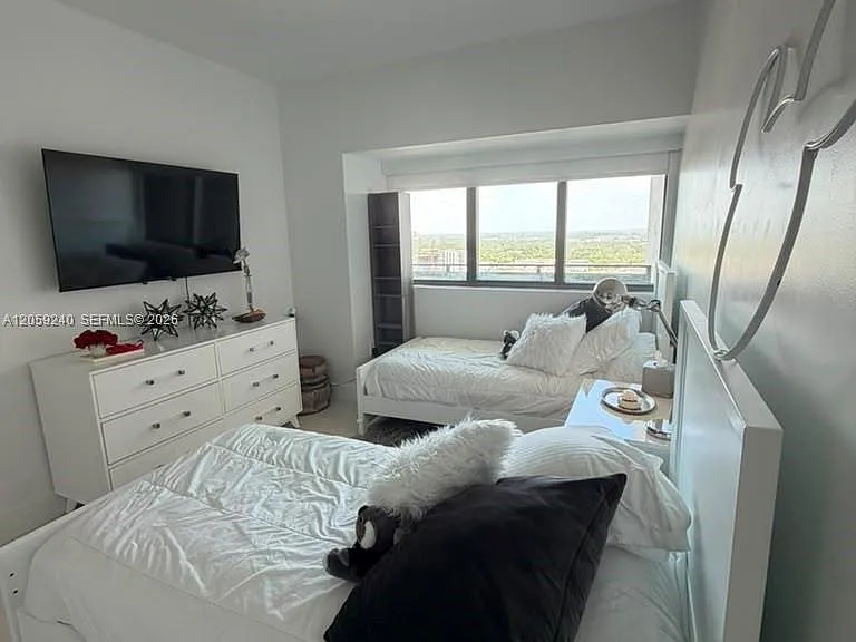 650 NE 32nd St #3405 — Photo 11