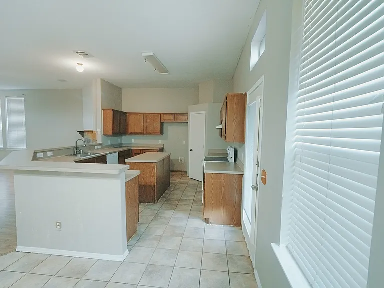218 Canyon Lake Dr — Photo 6