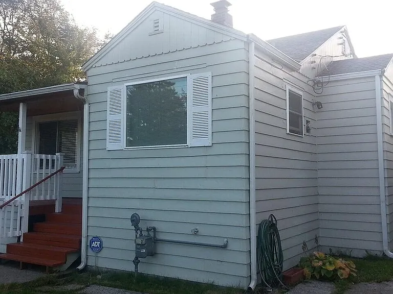 15225 8th Ave NE — Photo 2