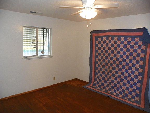 4th image of 4627 E Hamilton Ave