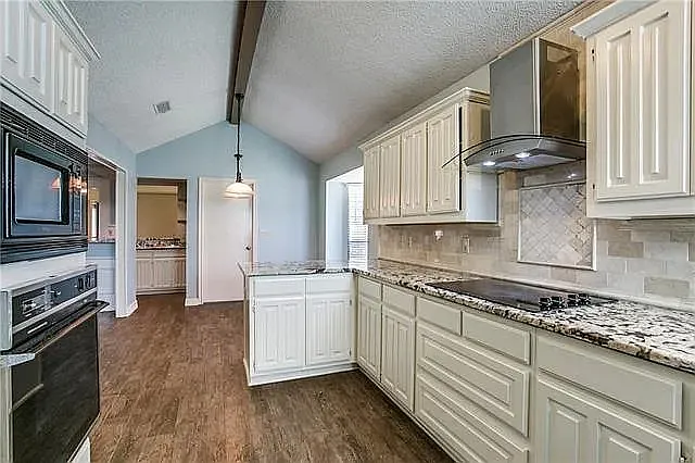 1207 Mistywood Ln — Photo 8