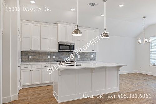 4th image of 16312 Dakota Dr