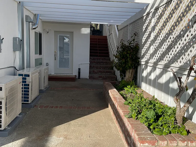 Rocca Ave — Photo 6