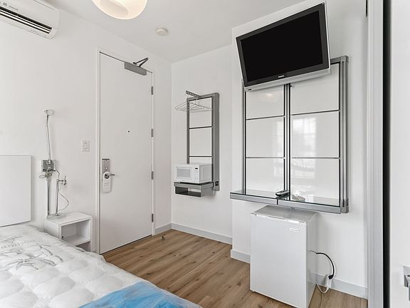 4th image of 335 Pacific Ave #27