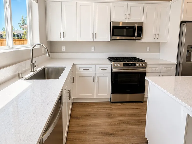 766 Laurel St — Photo 3