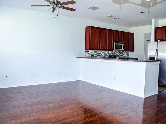 3rd image of 19253 Stone Hedge Dr