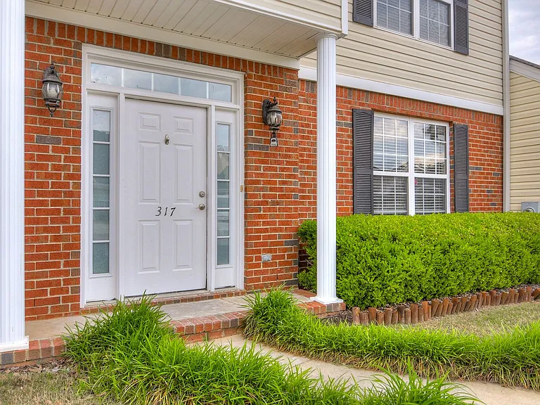 317 Hogan Way — Photo 4