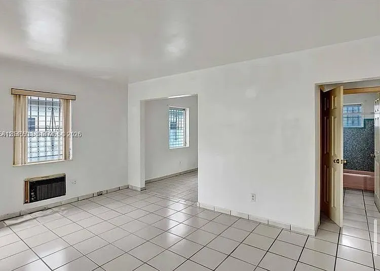 831 NW 21st Ct — Photo 5